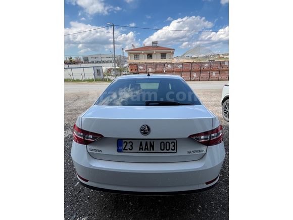Sahibinden Skoda SuperB 1.6 TDI Style 2018 Model  214.000 km Beyaz