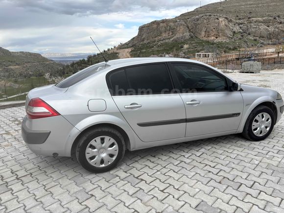 Sahibinden Renault Megane 1.6 Expression 2006 Model  243.300 km Gri