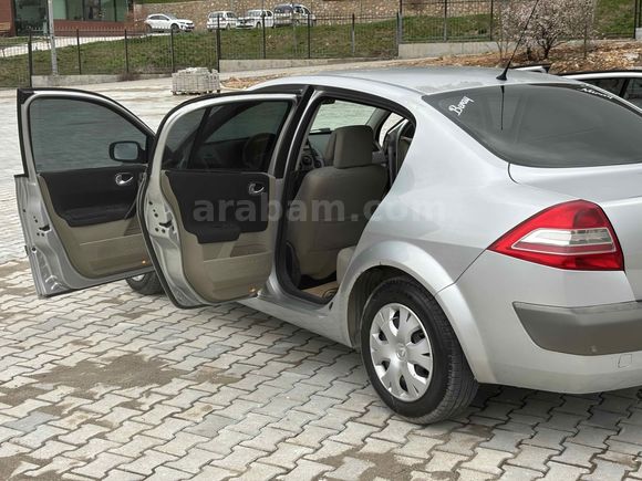 Sahibinden Renault Megane 1.6 Expression 2006 Model  243.300 km Gri