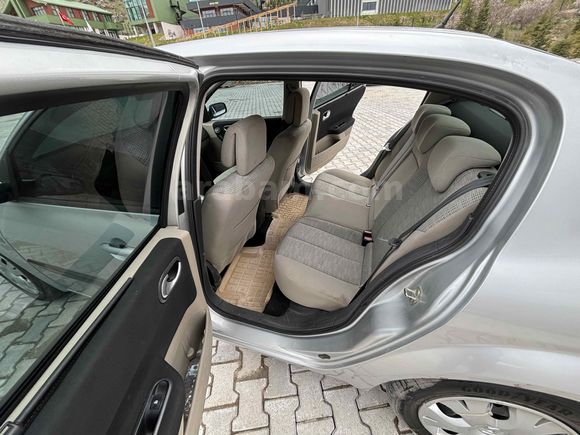 Sahibinden Renault Megane 1.6 Expression 2006 Model  243.300 km Gri