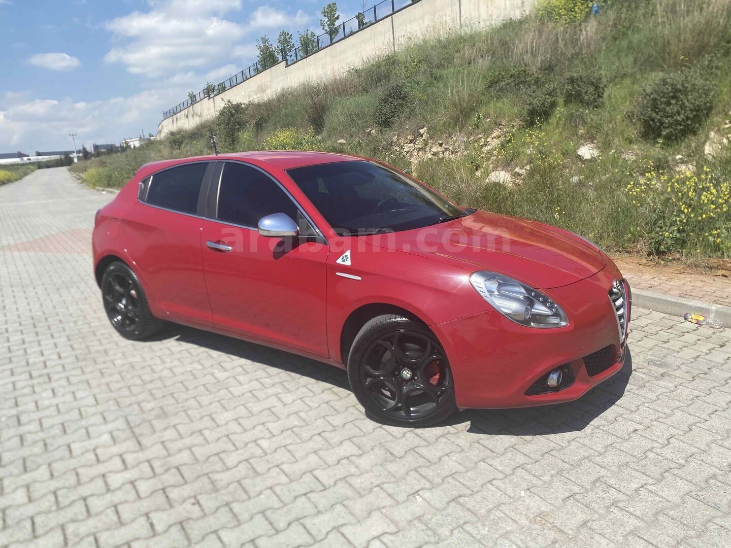 Sahibinden Alfa Romeo Giulietta 1.4 TB MultiAir Distinctive 2015 Model Kocaeli 159.000 km Kırmızı 1