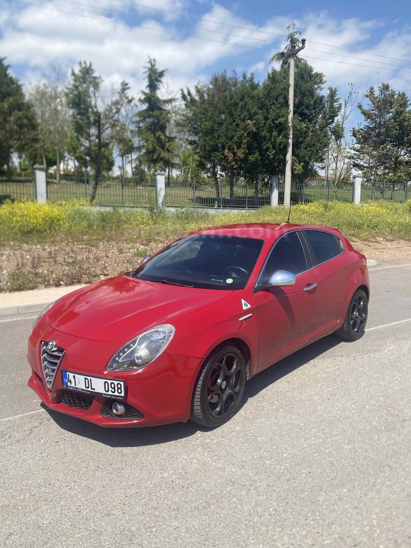 Sahibinden Alfa Romeo Giulietta 1.4 TB MultiAir Distinctive 2015 Model Kocaeli 159.000 km Kırmızı 6