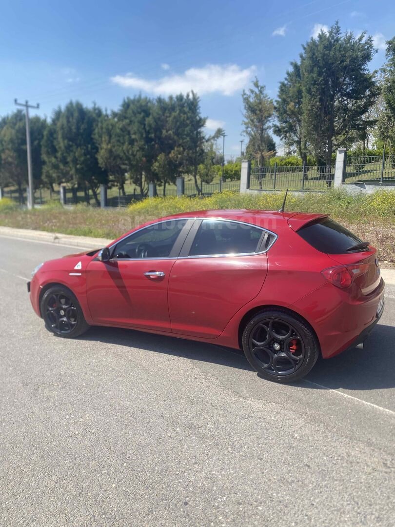 Sahibinden Alfa Romeo Giulietta 1.4 TB MultiAir Distinctive 2015 Model Kocaeli 159.000 km Kırmızı 7
