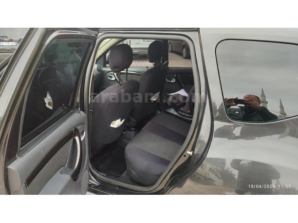 Sahibinden Dacia Duster 1.5 dCi Laureate 2011 Model  225.000 km Siyah