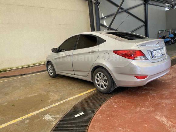 Sahibinden Hyundai Accent Blue 1.4 CVVT Mode 2011 Model 