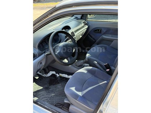 Sahibinden Renault Clio 1.4 RTA 2000 Model 