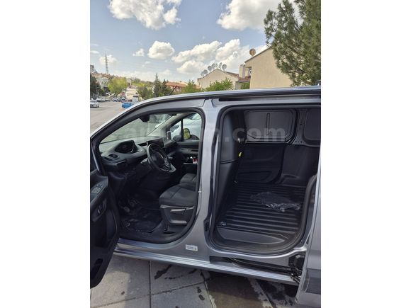 Sahibinden Peugeot Partner 1.5 BlueHDI Comfort 2025 Model (4900km)