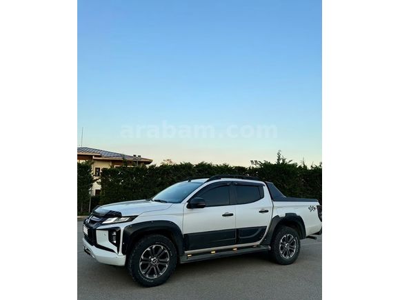 Sahibinden boyasız değişensiz 4x4 Premium L200