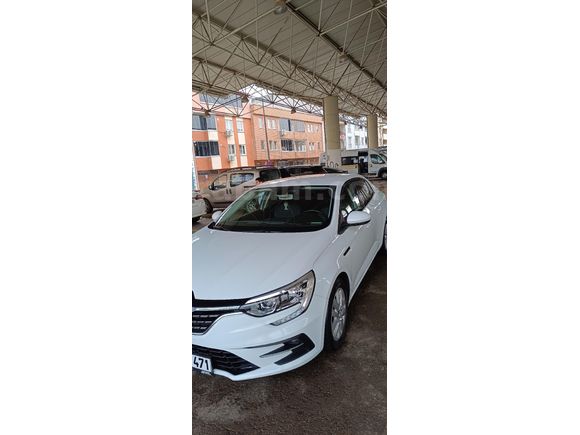 Sahibinden Renault Megane 1.3 TCe Joy Comfort 2022 Model  65.000 km Beyaz