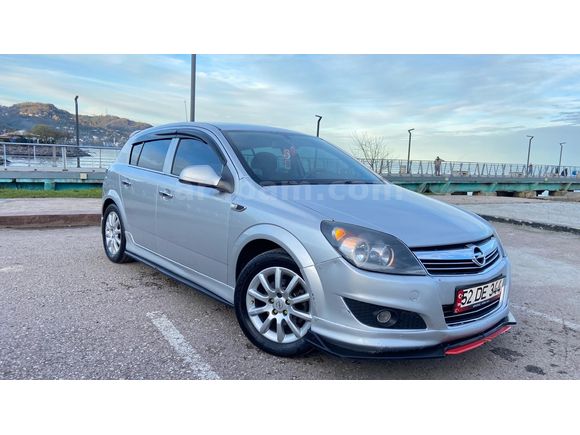 DEĞİŞENSİZ BİR PARÇA BOYALI 2013 OPEL ASTRA H