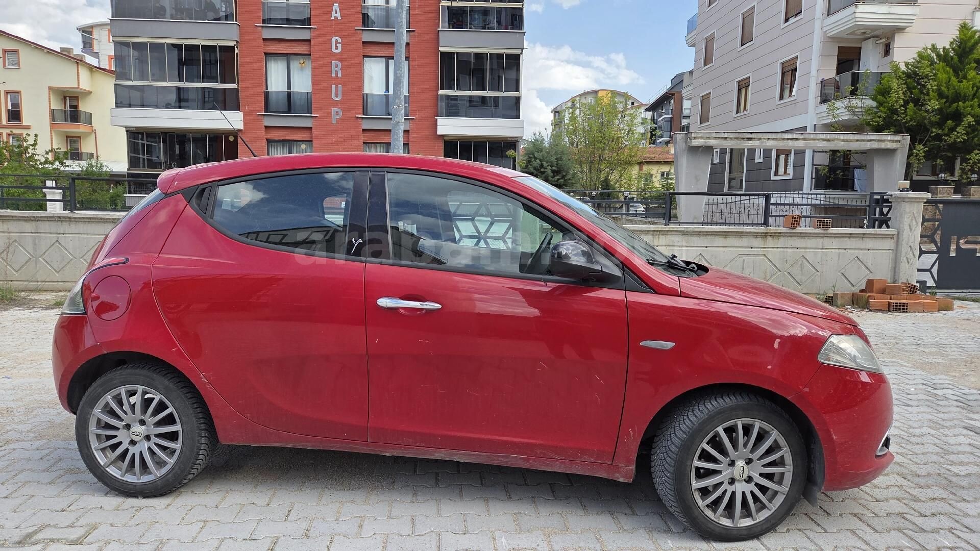 Sahibinden Lancia Ypsilon 1.3 Mjet 2013 Model Isparta 169.127 km Kırmızı 4