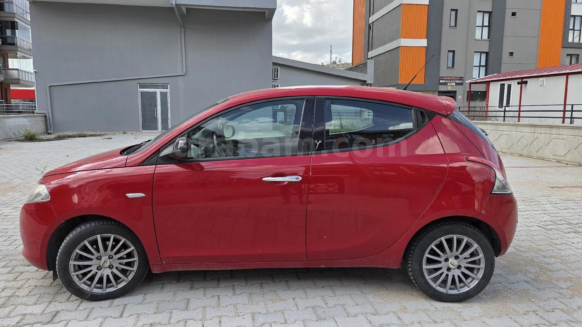 Sahibinden Lancia Ypsilon 1.3 Mjet 2013 Model Isparta 169.127 km Kırmızı 3