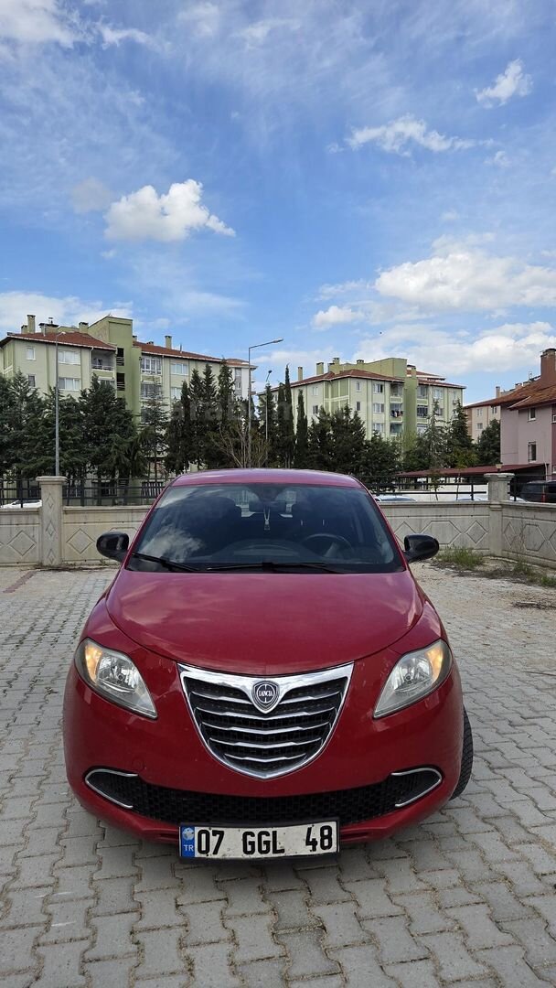 Sahibinden Lancia Ypsilon 1.3 Mjet 2013 Model Isparta 169.127 km Kırmızı 1