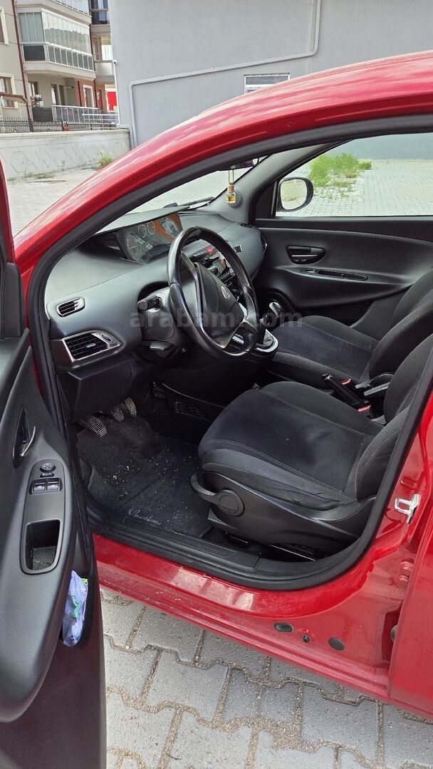Sahibinden Lancia Ypsilon 1.3 Mjet 2013 Model Isparta 169.127 km Kırmızı 7