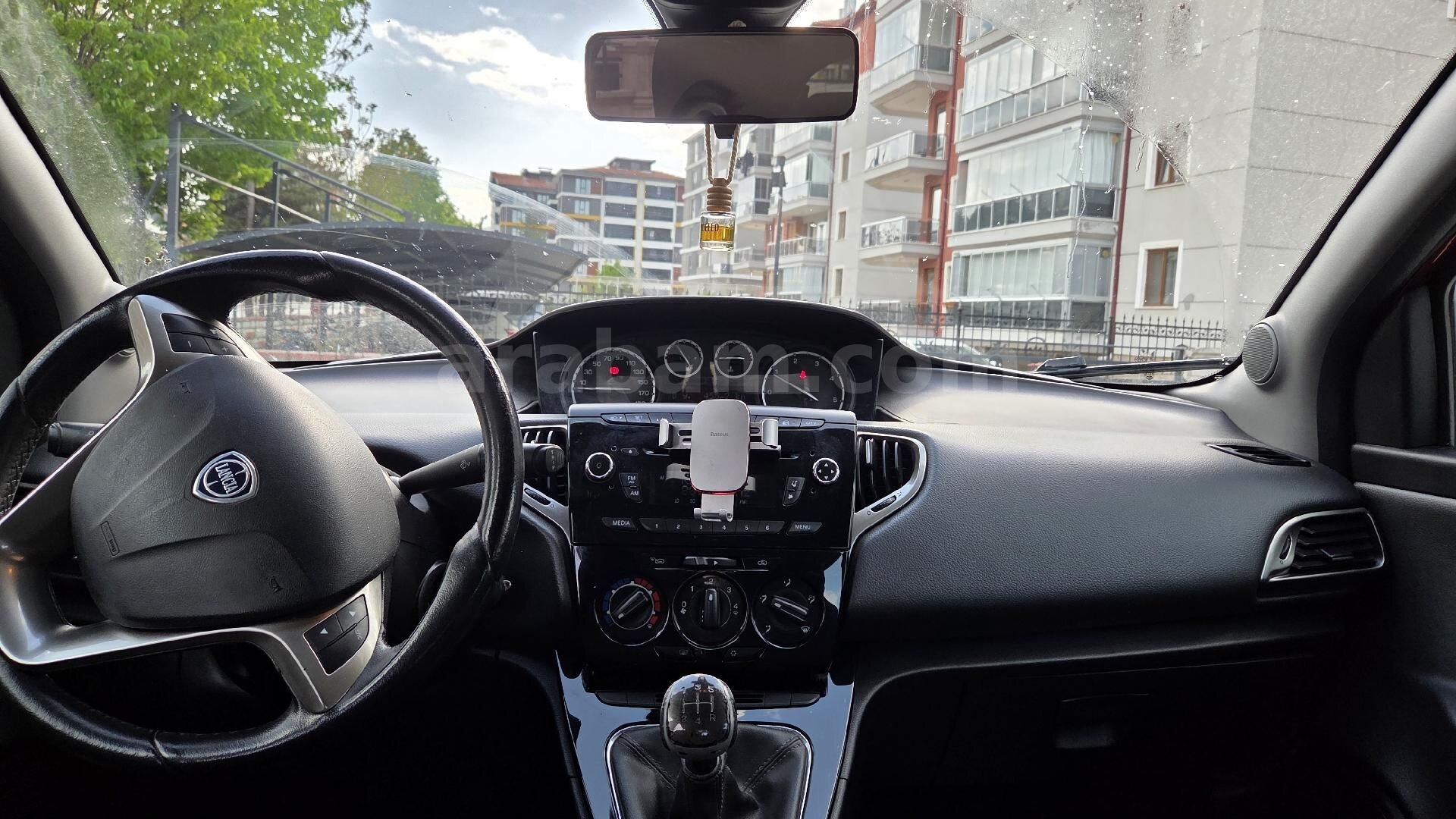 Sahibinden Lancia Ypsilon 1.3 Mjet 2013 Model Isparta 169.127 km Kırmızı 5