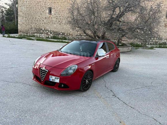 Sahibinden Alfa Romeo Giulietta 1.6 JTD Distinctive 2011 Model  226.000 km Kırmızı