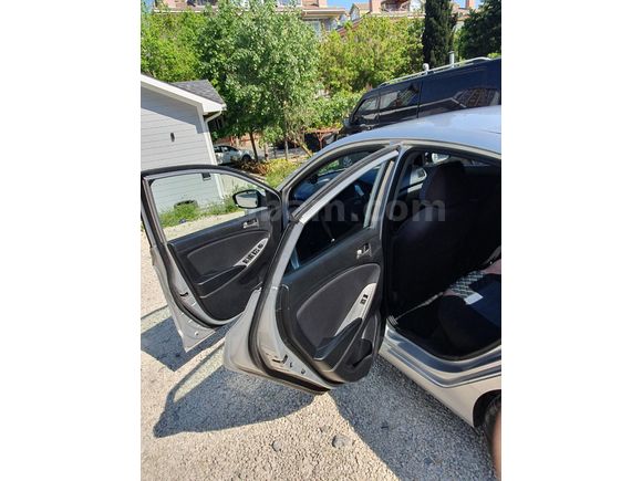 Sahibinden Hyundai Accent Blue 1.6 CRDI Mode Plus 2015 Model