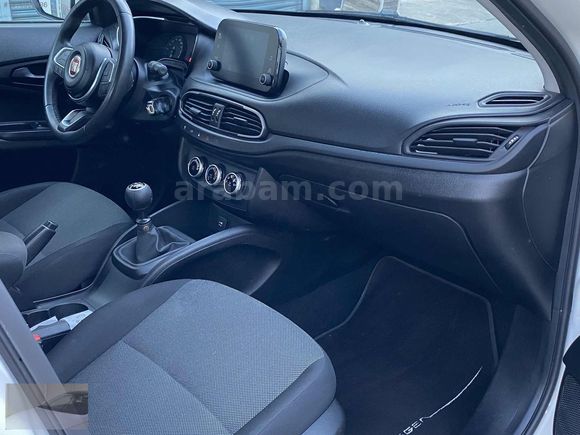 ÖZYILDIZ dan BOYASIZ 2022 model FİAT EGEA 1 .4 EASY PLUS
