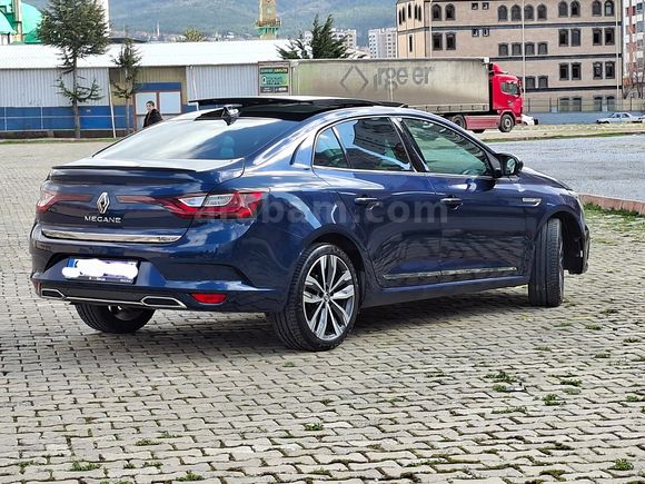 Sahibinden Cam tavanlı  Renault Megane 1.3 TCe Icon 2023 Model hatasız