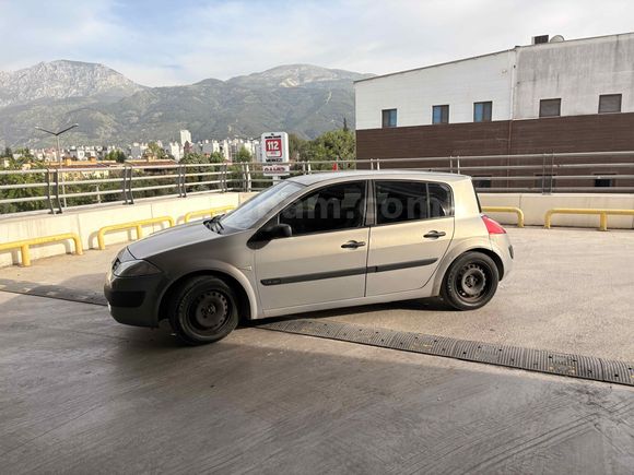 Sahibinden Renault Megane 1.4 Authentique 2004 Model 
