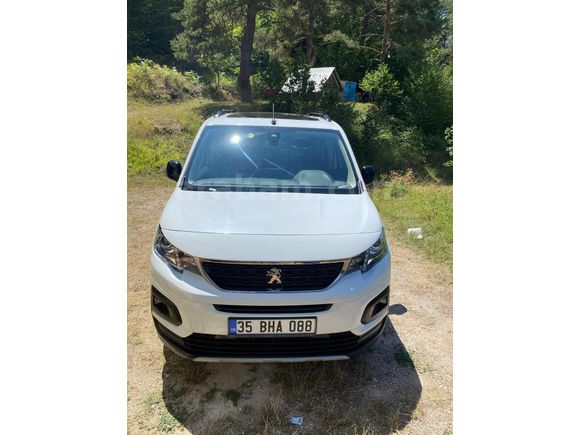 2022 + Boyasız + Cam tavan + Sürüş modu+ Kör Nokta + Anahtarsız giriş