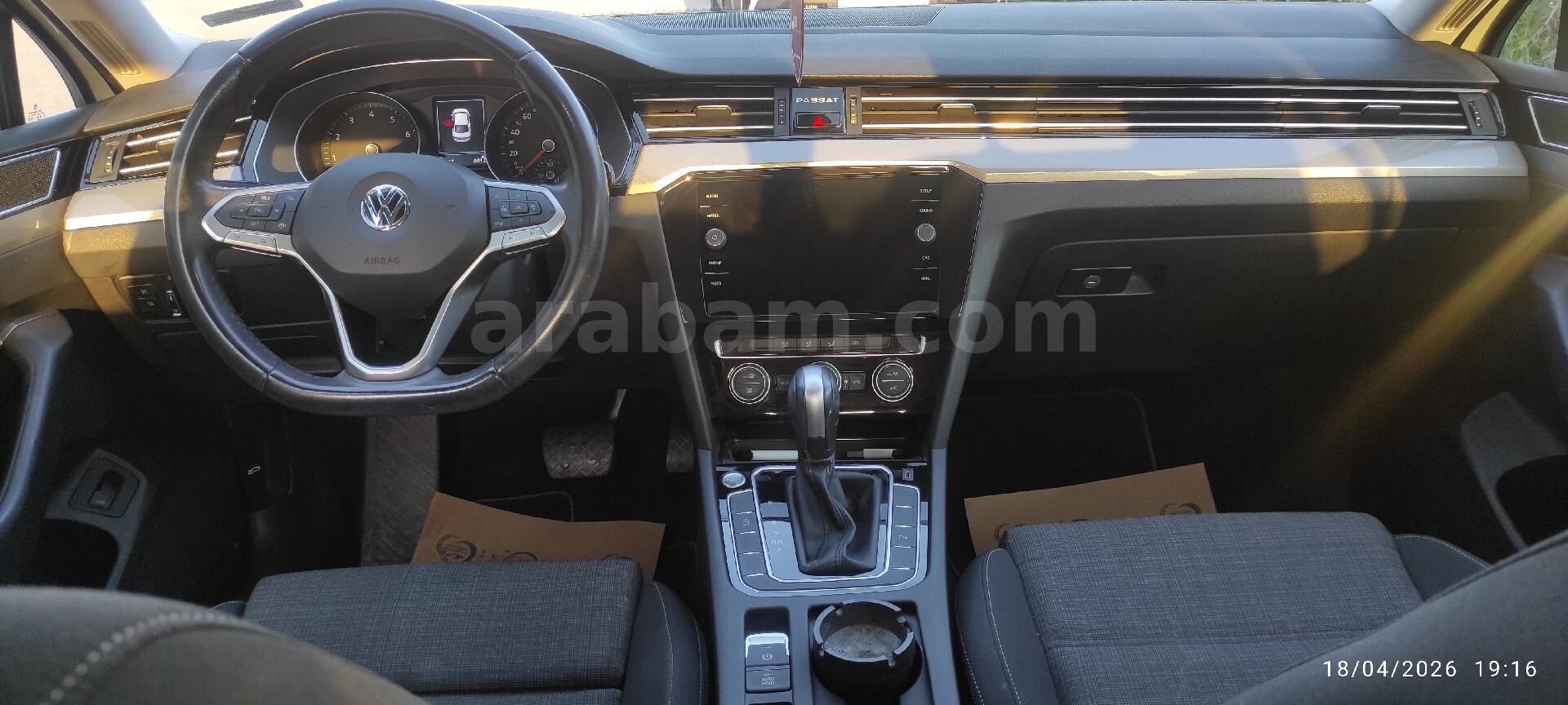Sahibinden Volkswagen Passat 1.5 TSi Business 2020 Model İzmir 25.000 km Beyaz 3