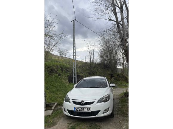 Sahibinden Opel Astra 1.4 T Sport 2011 Model  240.000 km Beyaz