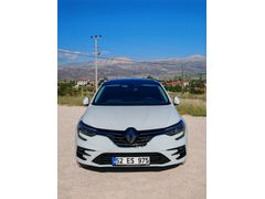 Megane 4  Faz 2 İcon paket Cam Tavan 27.000 km son 3 gün