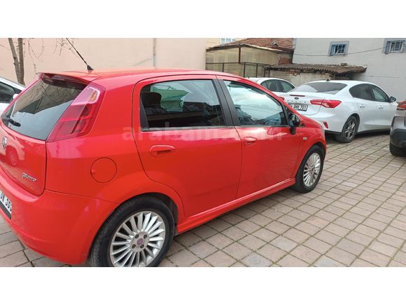 Sahibinden Fiat Punto Grande 1.4 Fire Active 2009 Model  131.000 km Kırmızı