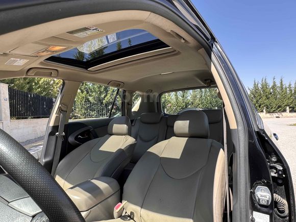 Hatasız - Tramersiz -Titizlikle Kullanılmış Full RAV4