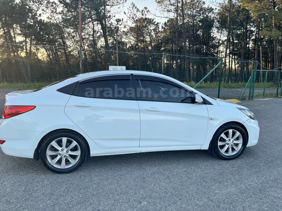 Sahibinden Hyundai Accent Blue 1.6 CRDI Mode Plus 2013 Model 