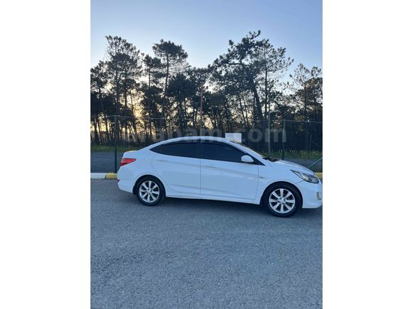 Sahibinden Hyundai Accent Blue 1.6 CRDI Mode Plus 2013 Model 