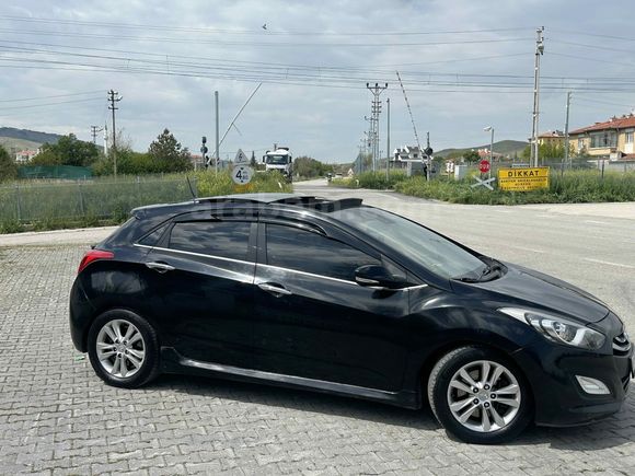Sahibinden Hyundai i30 1.6 CRDi Elite 2013 Model  223.000 km Siyah