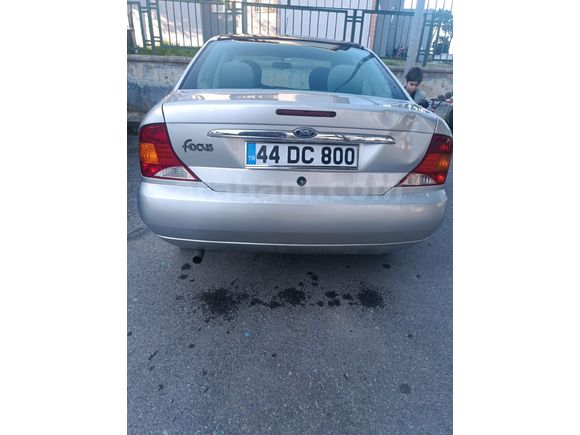 Sahibinden Ford Focus 1.6 Ghia 2001 Model İstanbul
