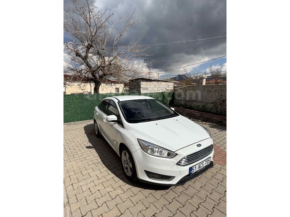 Sahibinden Ford Focus 1.6 TDCi Trend X 2014 Model  236.000 km Beyaz