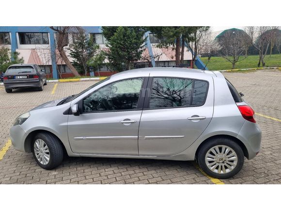 Orijinal 117.100 Km de Bakımlı Renault Clio 1.4 Dynamique 2009 Model