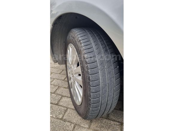 Orijinal 117.100 Km de Bakımlı Renault Clio 1.4 Dynamique 2009 Model