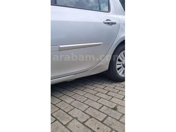 Orijinal 117.100 Km de Bakımlı Renault Clio 1.4 Dynamique 2009 Model