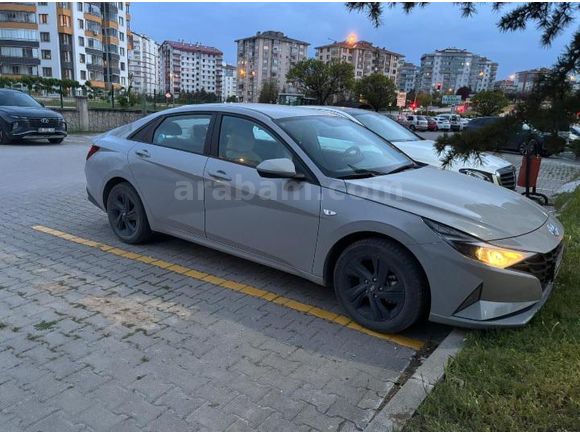 Sahibinden Hyundai Elantra 1.6 MPI Style 2022 Model  93.000 km Gri (titanyum)