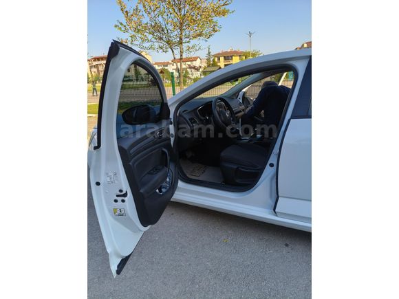 TEMİZ AİLE ARABASI