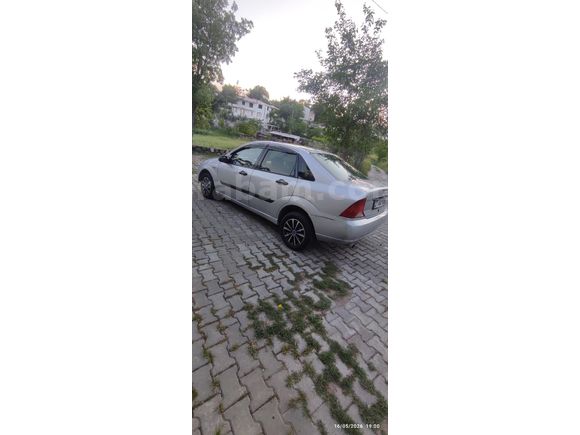 Sahibinden Ford Focus 1.6 Ambiente 2000 Model sedan