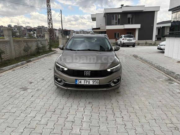 Sahibinden değişensiz boyasız 1.4 Urban 2022 Model Tokat 90.000 km Bej