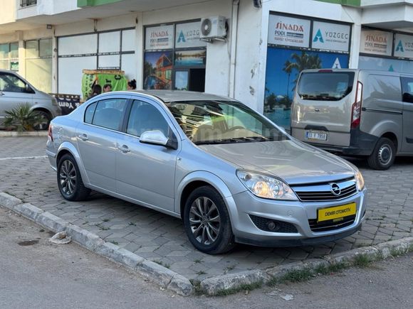 Galeriden Opel Astra 1.6 Enjoy 111.Yıl 2012 Model Mersin