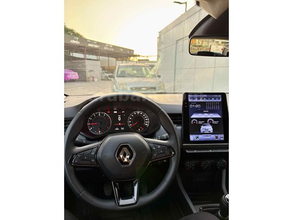 Düşük KM Sahibinden Renault Clio 5  2022 model 