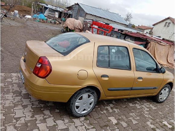 Sahibinden Renault Clio 1.4 RNA 2001 16 valf Model  190000 km Altın
