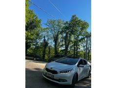 Sahibinden Kia Ceed 1.6 CRDi Premium 2012 Model  256.000 km Beyaz