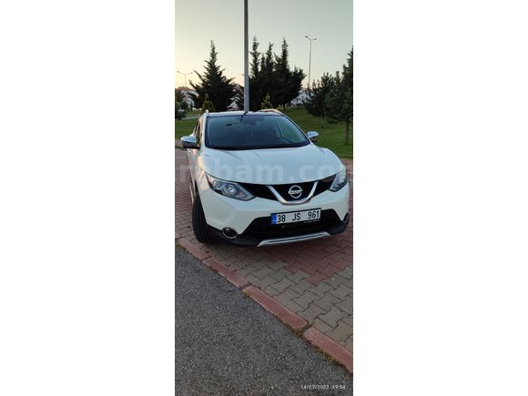 Sahibinden Nissan Qashqai 1.6 dCi Platinum Premium Pack 2017 Model  220.000 km Beyaz