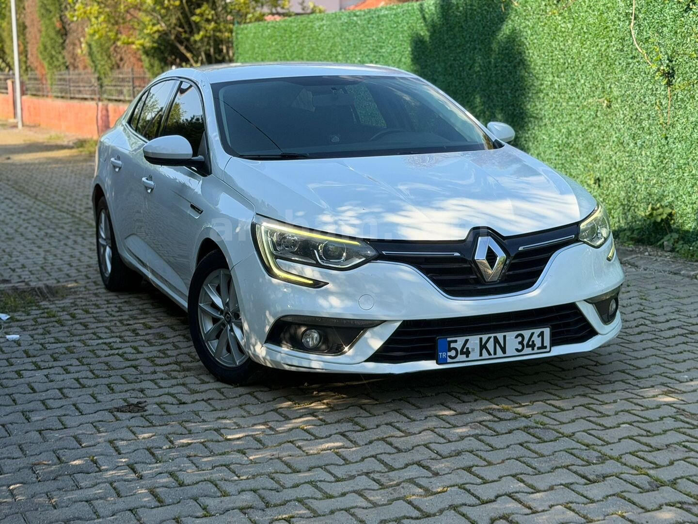 Galeriden Renault Megane 1.5 dCi Touch 2017 Model Kocaeli 235.000 km Beyaz 2