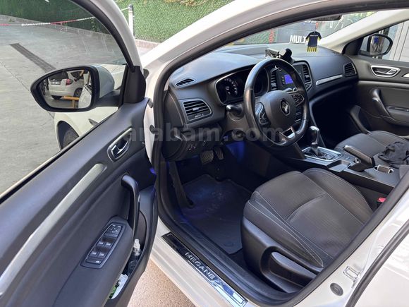  Renault Megane 1.5 dCi Touch 
2017  Şubat ayı çıkışlı(Tutarın bir kısmına kredi kartı çekilebilir)