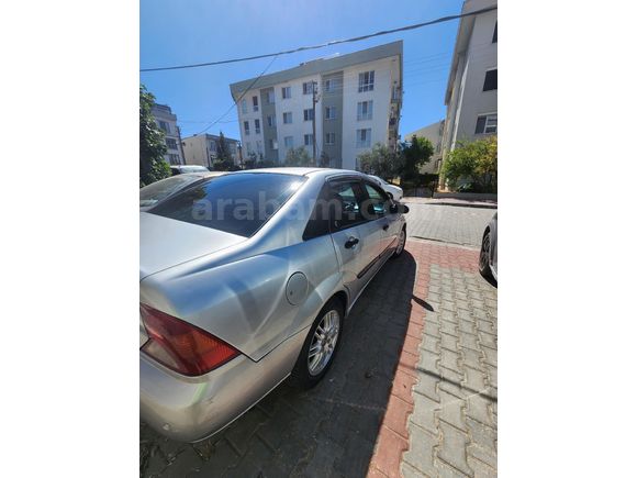 Sahibinden Ford Focus 1.6 Ghia 2000 Model